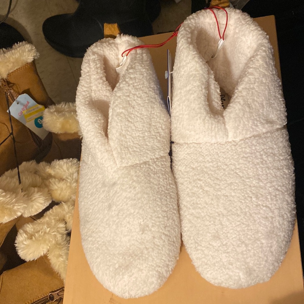 Women’s winter dluxe by dear foams indoor loafers for a warm feet cream